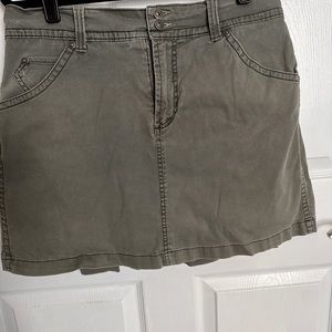 Gloria, Vanderbilt skort